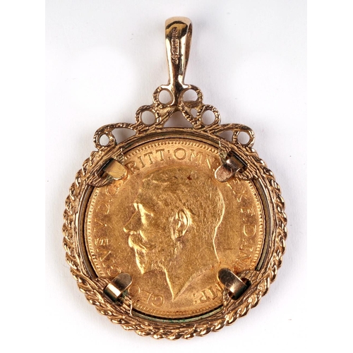 634 - A George V 1912 full gold sovereign on a 9ct gold pendant mount, total weight 12g.