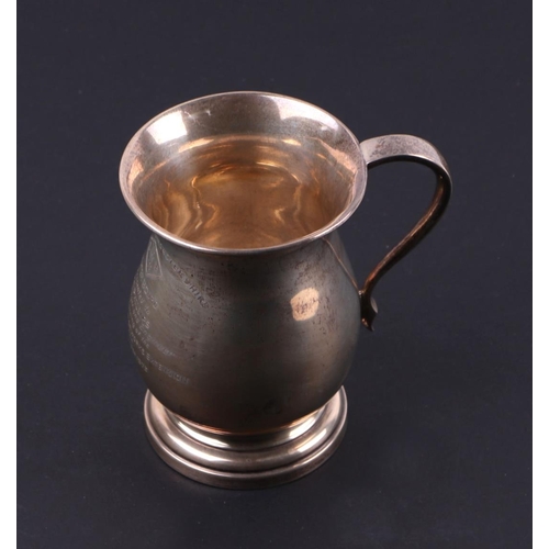 673 - A silver baluster form tankard with scroll handle, Birmingham 1973, 160g.