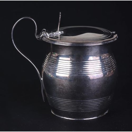 698 - A George III silver mustard pot, London 1811, 9cms high, 140g.