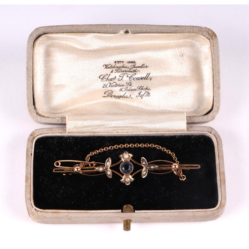 782 - A late Victorian / Edwardian 9ct gold seed pearl and blue stone bar brooch, 2.7g.