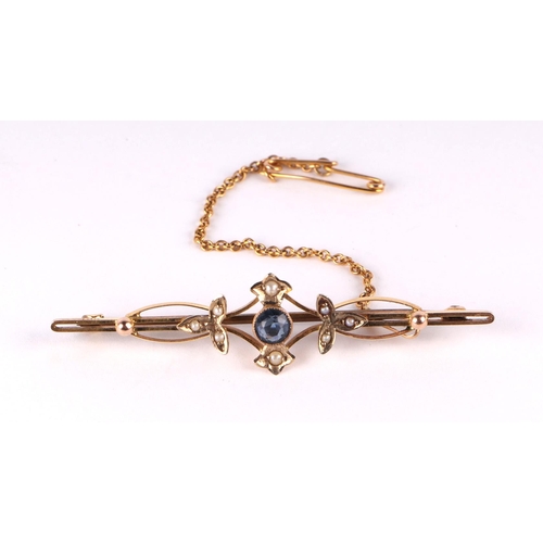 782 - A late Victorian / Edwardian 9ct gold seed pearl and blue stone bar brooch, 2.7g.