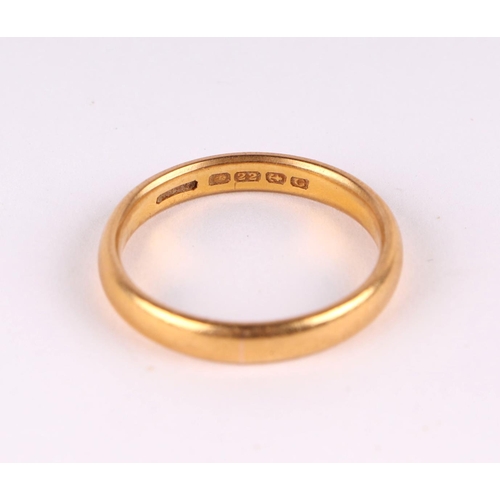 794 - A 22ct gold wedding band, approx UK size 'S', 6g