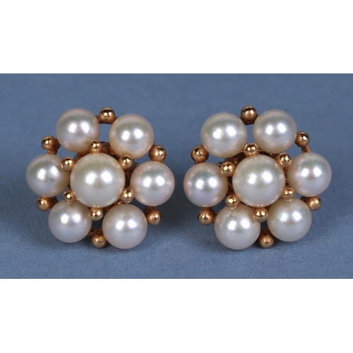 797 - A pair of 9ct gold pearl cluster stud earrings, 4.1g.