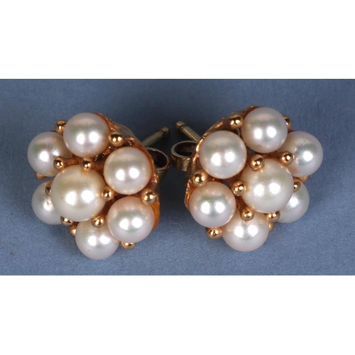 797 - A pair of 9ct gold pearl cluster stud earrings, 4.1g.