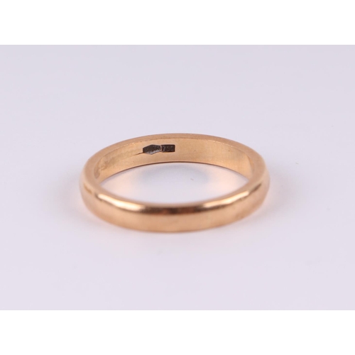 810 - Two 18ct gold wedding bands, 10g (2).