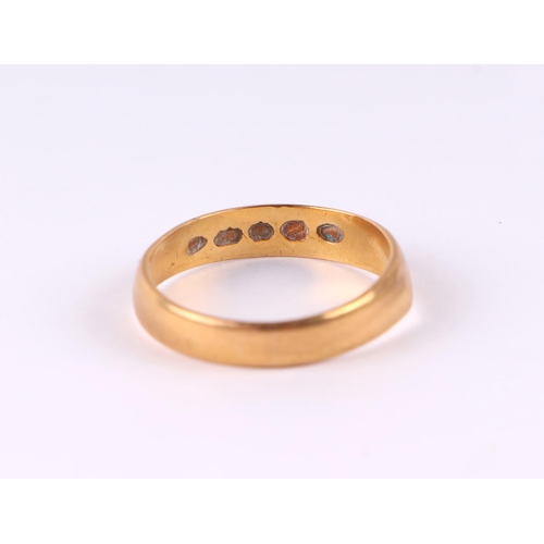 811 - Two 22ct gold wedding bands, 4.8g (2).