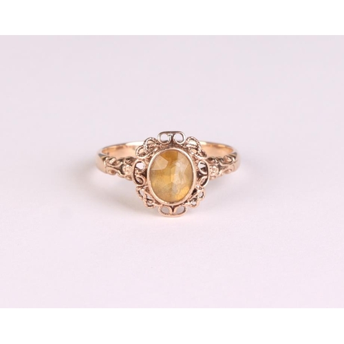 824 - A 9ct gold citrine set dress ring, approx UK size T, 2.9g.