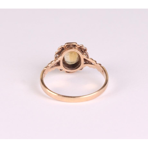 824 - A 9ct gold citrine set dress ring, approx UK size T, 2.9g.