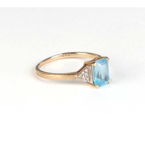 832 - A 9ct gold dress ring set with a rectangular pale blue stone, approx UK size R, 2.4g.