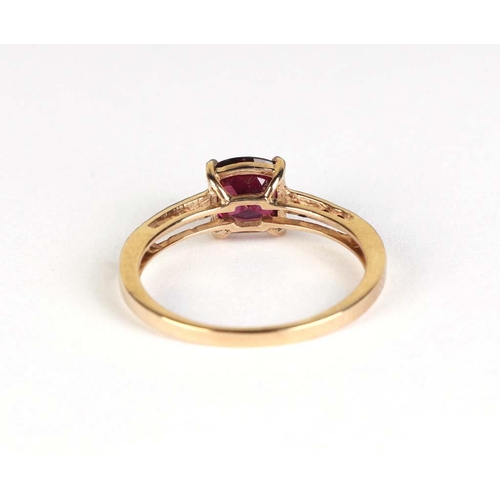 836 - A 9ct gold dress ring set with a central red stone and orange stone set shoulders, approx UK size S,... 