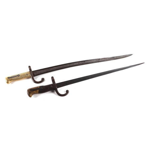 86 - A French 1866 pattern Chassepot bayonet, 68cms long; together with a WWI Gras bayonet, 64cms long (2... 