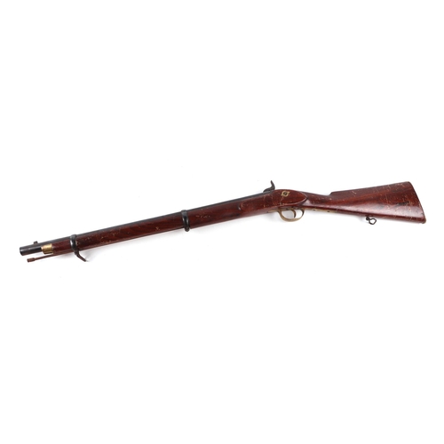 95 - A 19th century Enfield Mansfield percussion carbine 1863 pattern musket rifle with walnut stock, ram... 