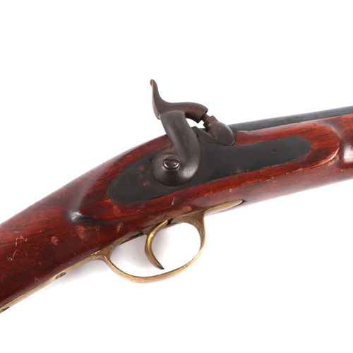 95 - A 19th century Enfield Mansfield percussion carbine 1863 pattern musket rifle with walnut stock, ram... 