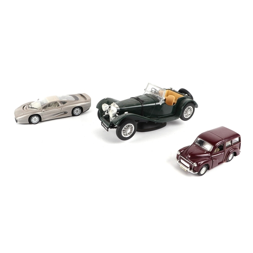 29 - A small quantity of 1:18 scale diecast models to include Bburago Mercedes Benz 300SL, Porsche 911, J... 