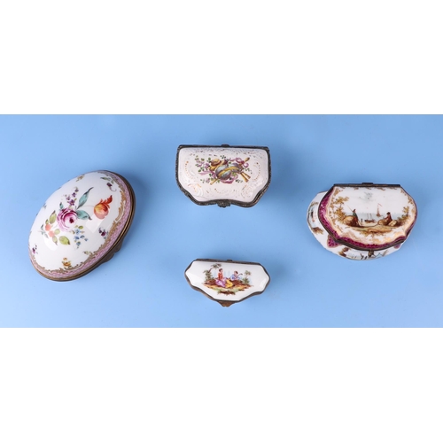 312 - A Meissen style porcelain snuff box and cover decorated with a seascape, 8cms wide; together with th... 