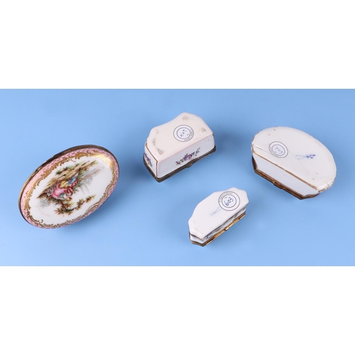 312 - A Meissen style porcelain snuff box and cover decorated with a seascape, 8cms wide; together with th... 