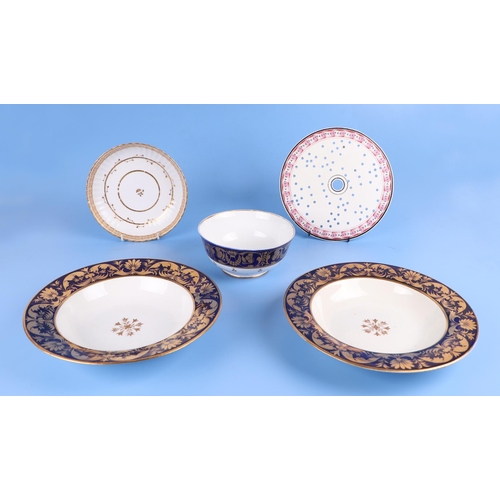 316 - A quantity of 19th century and later cabinet plates to include Derby and others.