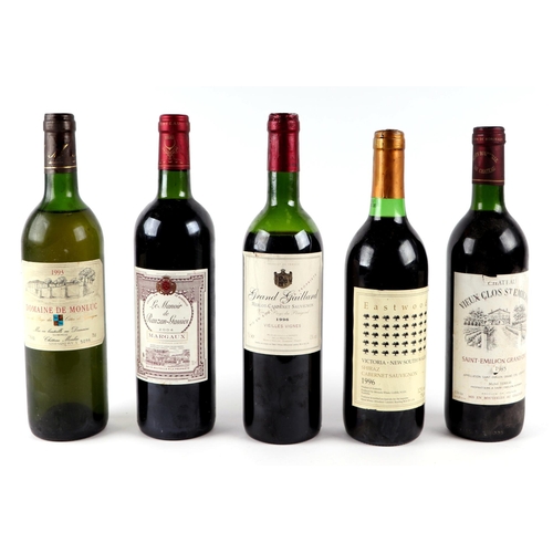 423 - Nine bottles of wine to include Chateau Beaumont 1982, Chateau Vieux Clos St Emilion Grand Cru 1985 ... 