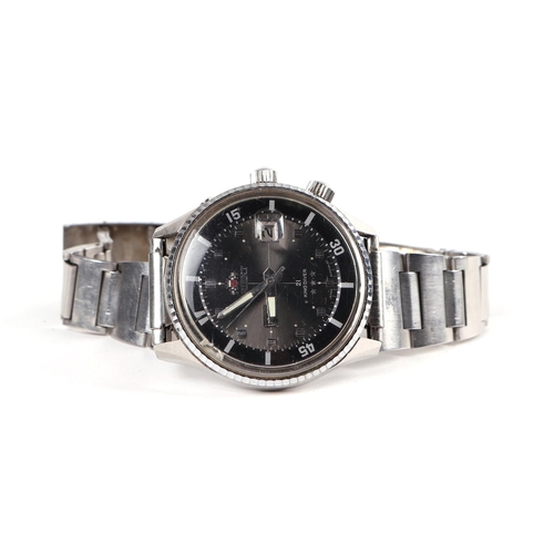 474 - A vintage Orient King Diver 21 jewel Automatic Diver's watch, the black dial with day date aperture ... 