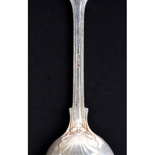 518 - Five Victorian fiddle, thread and shell pattern spoons, 312g.