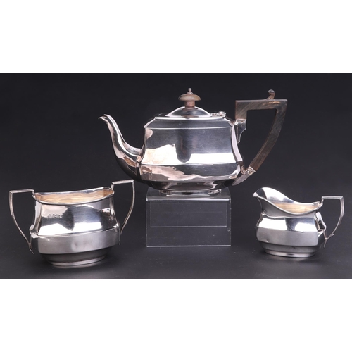 528 - A late Victorian silver three-piece bachelor's tea set, Sheffield 1898, 511g.