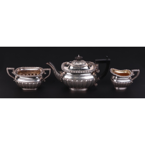 536 - An Edwardian silver three-piece tea service with reeded bodies, Birmingham 1901, 674g (3)