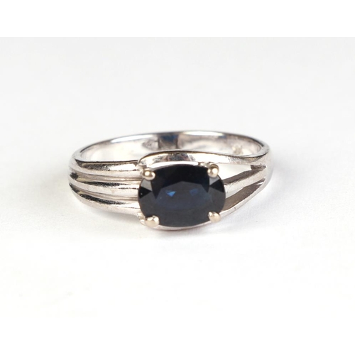 609 - A 14ct white gold sapphire ring, approx UK size N, 4.2g.