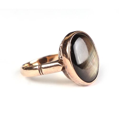 624 - A 14ct gold cabochon set ring, approx UK size J, 4.9g.