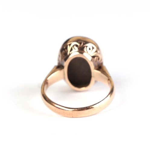 624 - A 14ct gold cabochon set ring, approx UK size J, 4.9g.