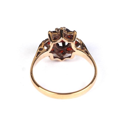 625 - A 9ct gold garnet cluster ring, approx UK size L, 2g.