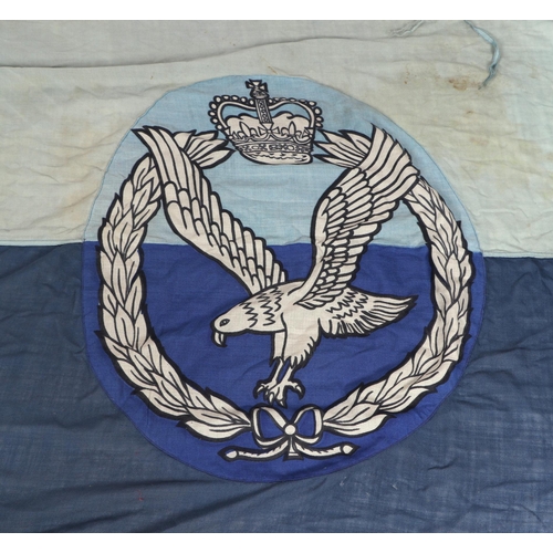 71 - An original early 1950s RAF Royal Air Force cotton flag by Turtle & Pearce. The sewn makers label on... 