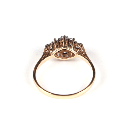 621 - A 9ct gold dress ring, approx UK size O, 1.9g