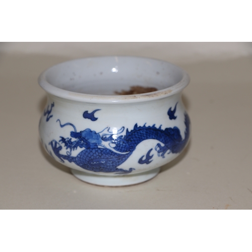 707 - A Chinese blue & white bowl decorated with dragons amongst clouds, 12cms diameter; together with a b... 