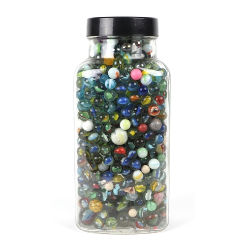 281 - A large quantity of vintage marbles, in a glass jar.