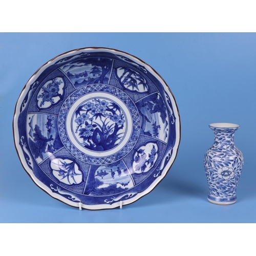 313 - A Wedgwood Georgetown collection Volendam design tableware's to include tureens and covers; a pair o... 