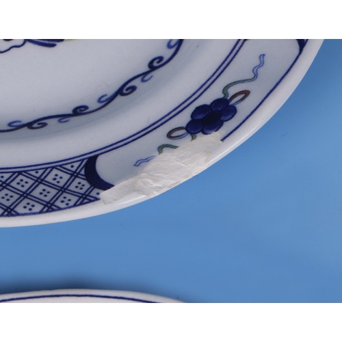 313 - A Wedgwood Georgetown collection Volendam design tableware's to include tureens and covers; a pair o... 