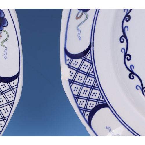 313 - A Wedgwood Georgetown collection Volendam design tableware's to include tureens and covers; a pair o... 