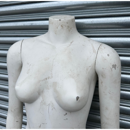 429 - A full sized standing female mannequin (lacks head), 160cm high.