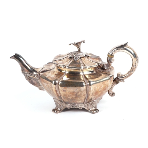 486 - A William IV silver teapot, with flower finial, London 1835, makers mark John Tapley, 505g.