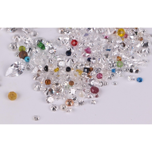 533 - A quantity of loose and unmounted cubic zirconia, mixed gemstones and beads.