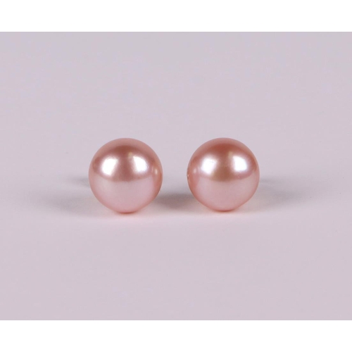 535 - A pair of 9ct gold stud earrings, set with a oblate spheroid pink cultured pearls, boxed.