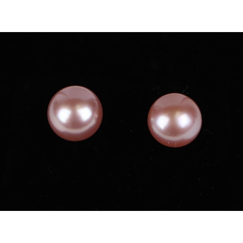 535 - A pair of 9ct gold stud earrings, set with a oblate spheroid pink cultured pearls, boxed.