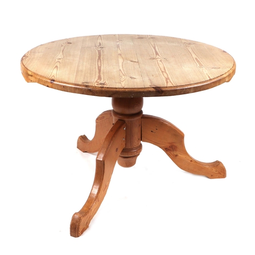 812 - A modern pine circular dining table, 108cm diameter