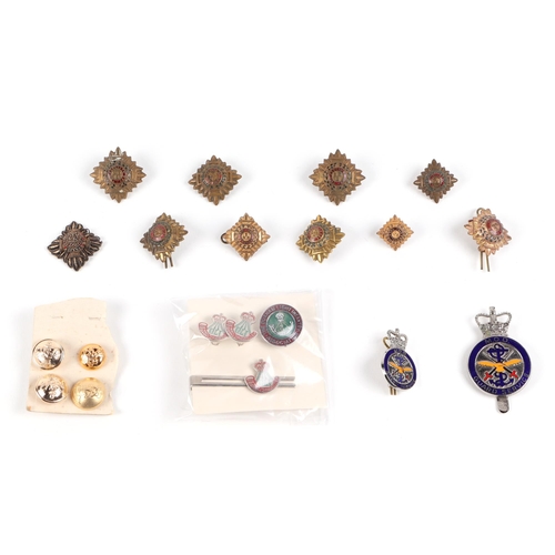 89 - A collection of Military cap badges, buttons and cloth badges for various regiments, including Royal... 