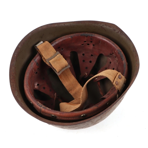 119 - A WWII Italian army M33 steel combat helmet, with leather liner and chin strap.