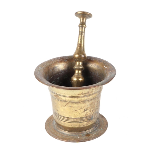 385 - A brass pestle and mortar, 14cm diameter.
