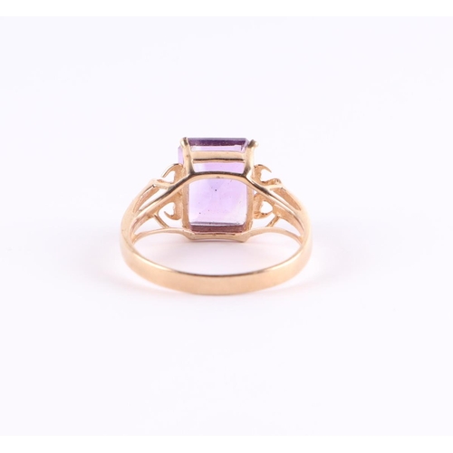 394 - A 10ct gold ring set with a large rectangular amethyst, approx UK size N, 2.6g.