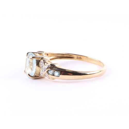 422 - A 9ct gold diamond and aquamarine ring, approx UK size T, 2.9g.