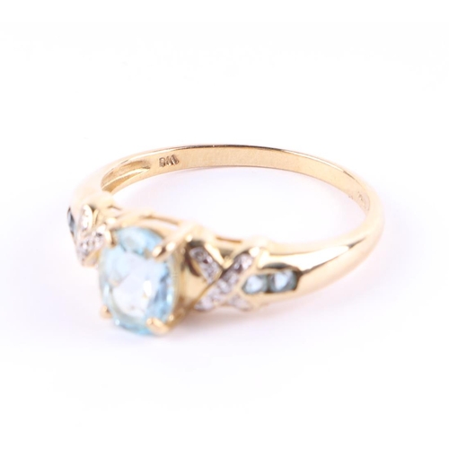 422 - A 9ct gold diamond and aquamarine ring, approx UK size T, 2.9g.