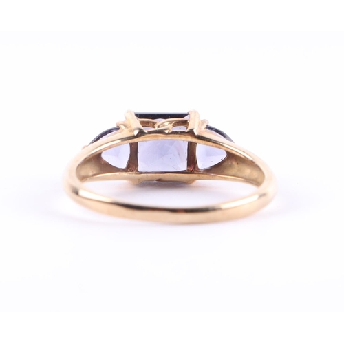 423 - A 9ct gold ring set with three amethyst coloured stones, approx UK size T, 3.1g.